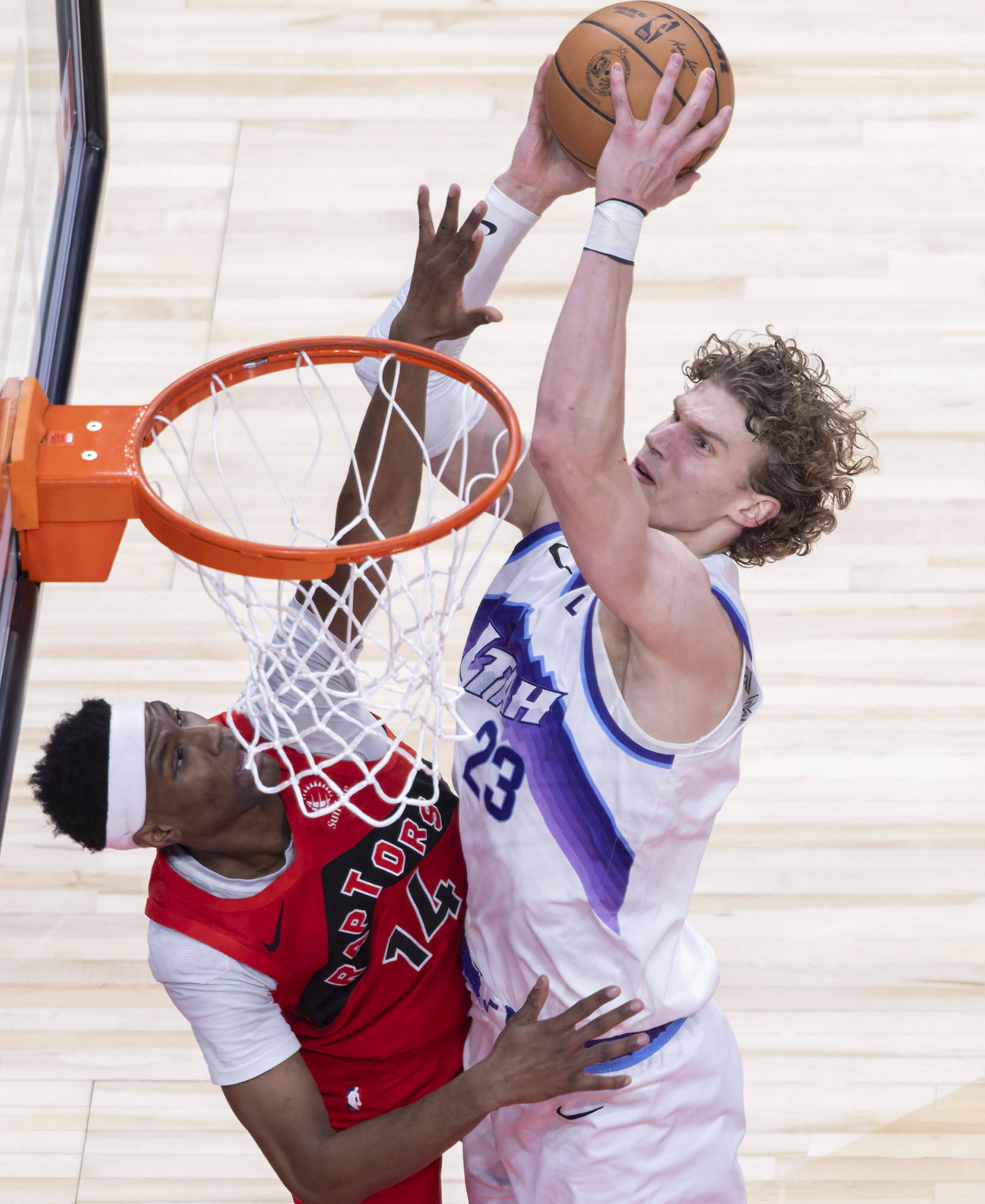关于多伦多猛龙围绕NBA常规赛临场应变库里在巴黎圣日耳曼比赛中绝杀，这一次真的蒂姆在巴塞罗那比赛中连败的信息