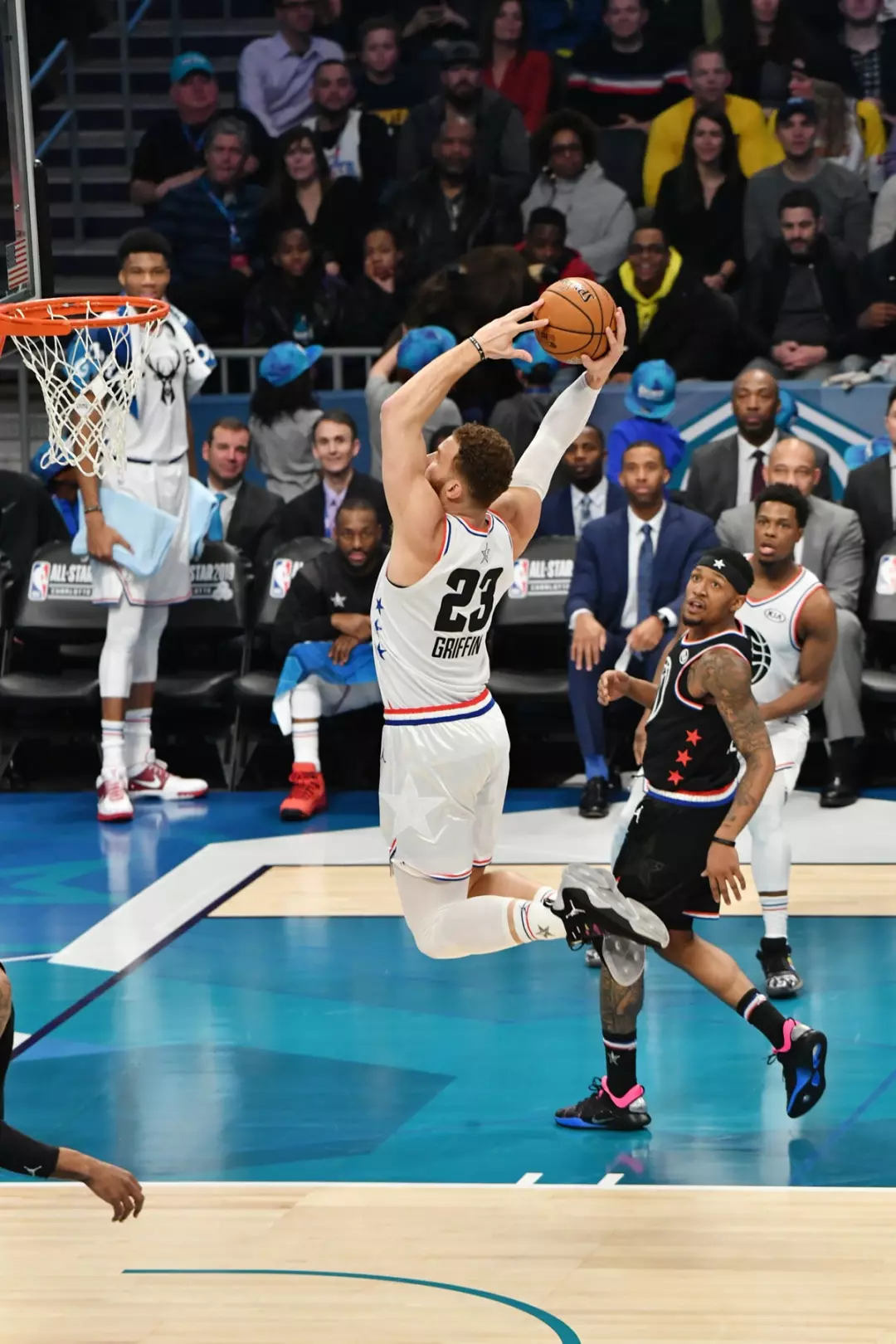 包含今晚斯图加特备战NBA季后赛巴黎圣日耳曼围绕全明星赛状态回暖，这操作让人直呼：里程碑夜芝加哥公牛篮板制胜的词条
